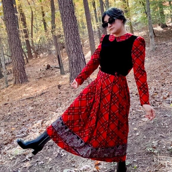 VINTAGE 80s 'Karin Stevens' tartan plaid, pleated, maxi dress w/ velvet bodice! - Picture 2 of 8